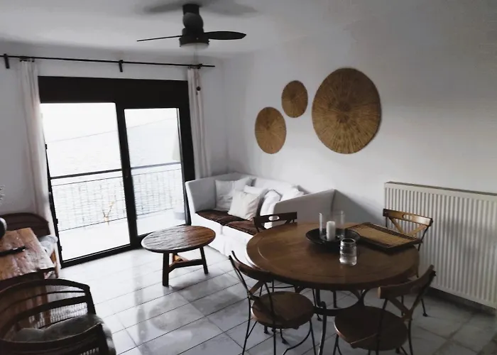 By The Sea Apartment Néos Marmarás