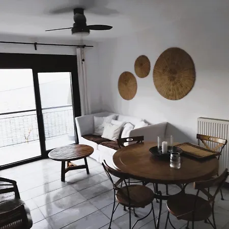By The Sea Apartment Neos Marmaras